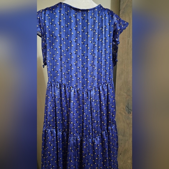 CES FEMME Satin flowy ruffle layered ditsy flower print dress in Blue. Size 4 - Picture 11 of 11